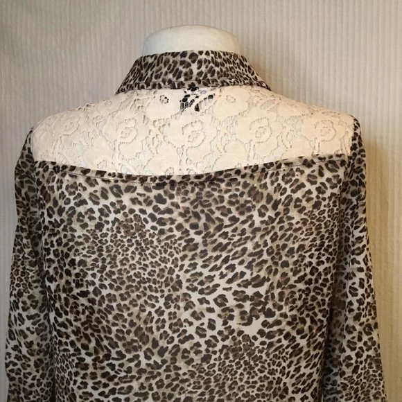 Sheer Cheetah Print With Lace Button Front Top Size M - Picture 2 of 9